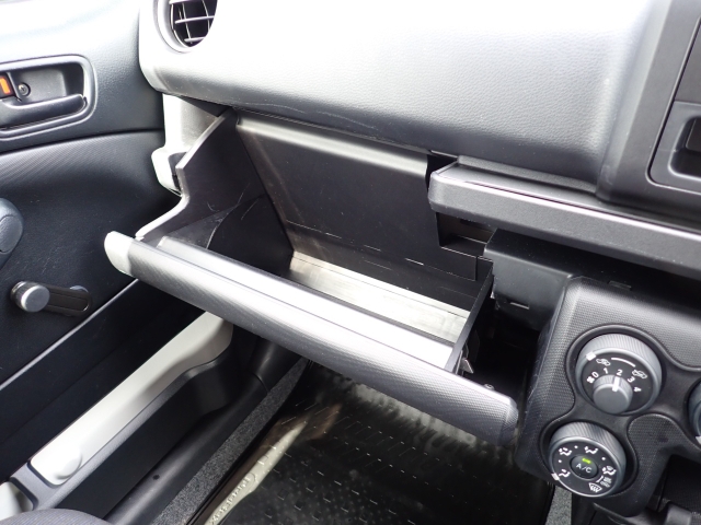 ����ȑO�ɂ͎Ԍ��ؓ��ꓙ���ވꎮ�����[�ł���O���[�u�{�b�N�X���������܂��B