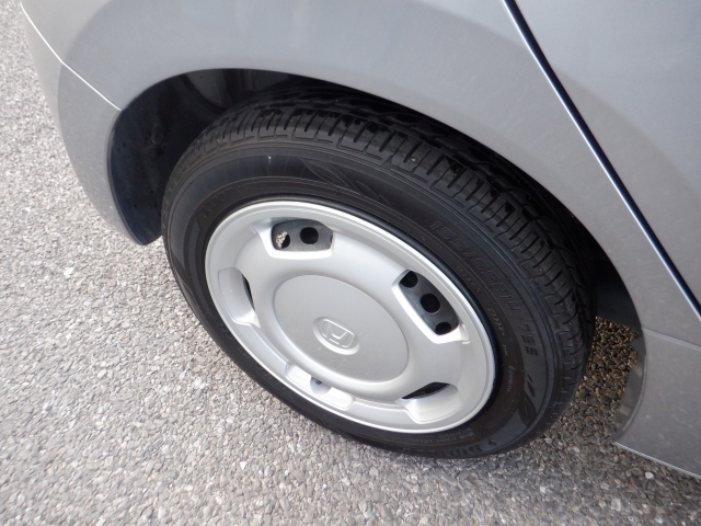 純正のホイールカバーを履いてます！