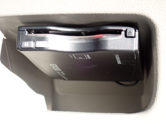 ETCも装備しています。ノンストップで料金所を通過できます。うれしい装備ですよね。