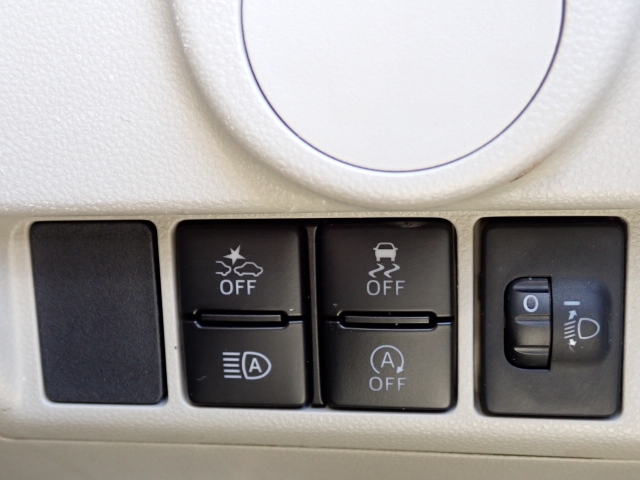 横滑防止機能、衝突回避軽減ブレーキ付きで、より安全にドライブをお楽しみいただけます♪