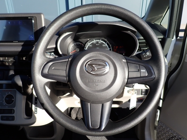 ステアリングはとてもきれいな状態です☆