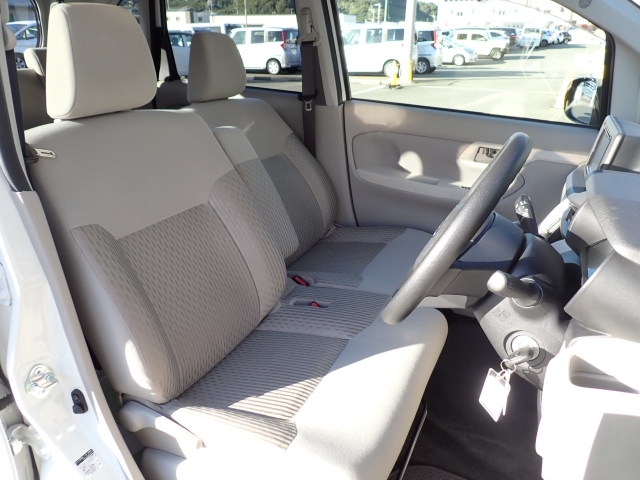 フロントシート、状態良好で安心です。大きな汚れもなく安心です