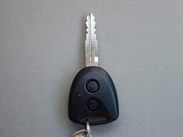 ボタン一つでらくらく開錠、施錠♪リモコンキー付きです