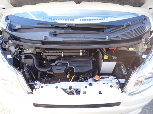 エンジンルームは綺麗ですよ。機関機構系も良好です。納車前に点検整備も行います。