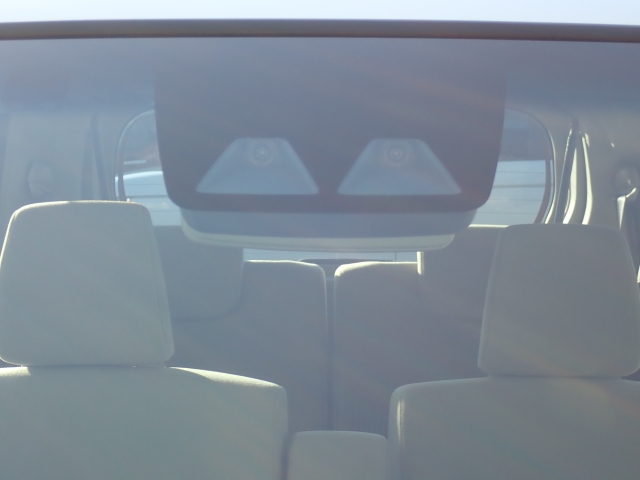 フロントカメラで前方の車両や歩行者等を検知。衝突しそうな時は衝突回避軽減ブレーキが作動、衝突回避をサポート。