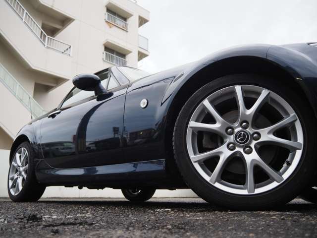 純正１７インチＡＷが足元を煌かせます♪