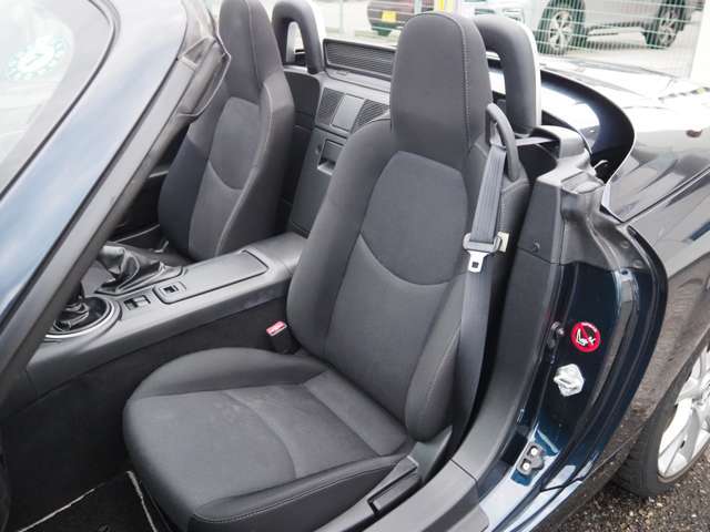 シートにダメージや劣化は少なく、良好なコ