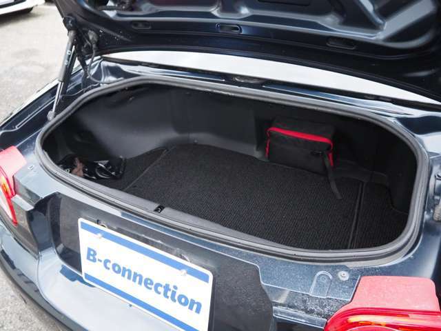 ☆広々した荷室でゴルフバック等の大きな荷