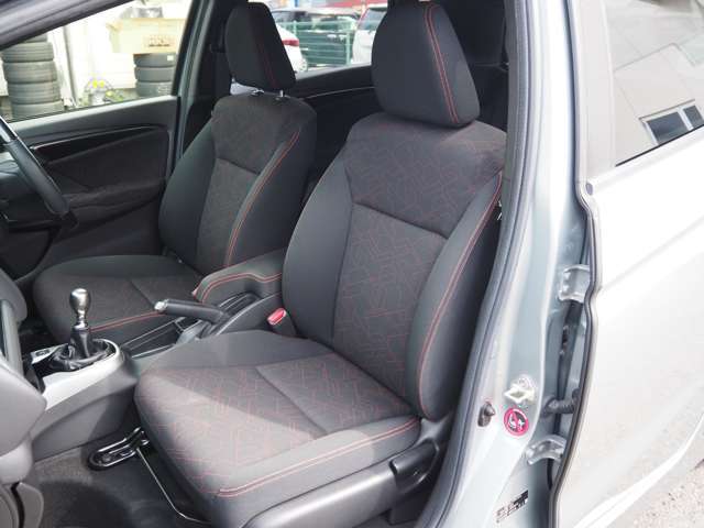 シートにダメージや劣化は少なく、良好なコ