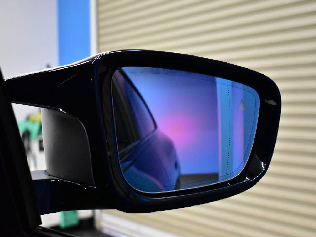 都内最大級の大型展示場！更にガレージ完備！専門店だからできる幅広いラインナップ！ご希望の車種がない場合もお気軽にお申し付け下さい。当社ネットワークでご希望の車両を探して参ります。