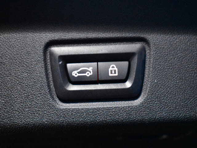 当社では全車充実の無料アフターサービス付です！全車無料２年保証＆年３回３年間エンジンオイル交換無料＆ポリマーメンテナンス施工＆関東圏外陸送納車費用無料サービス中。詳しくはホームページをご覧ください。