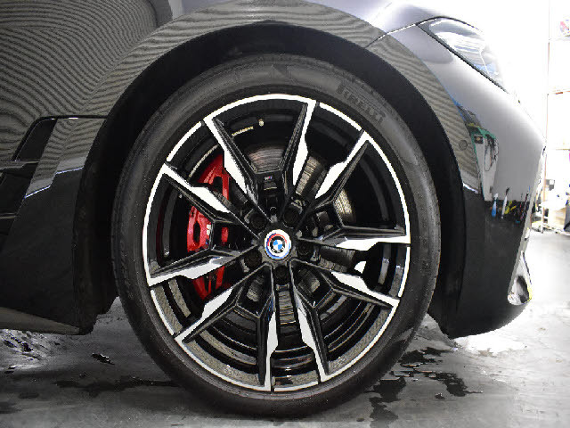 都内最大級の大型展示場！更にガレージ完備！専門店だからできる幅広いラインナップ！ご希望の車種がない場合もお気軽にお申し付け下さい。当社ネットワークでご希望の車両を探して参ります。