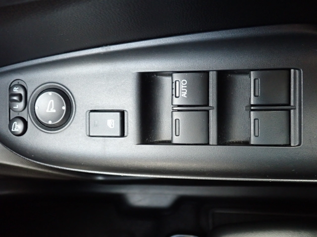 �d���i�[���h�A�~���[�E�p���[�E�B���h�E�������Ă��܂��B