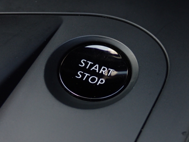 �L�[���X�v�b�V���X�^�[�g�V�X�e�����̗p���Ă���܂��I�{�^����ŃG���W���n�����\�Ȃ̂ŁA�L�[��T�����Ƃ��Ȃ��Ȃ�܂��ˁI