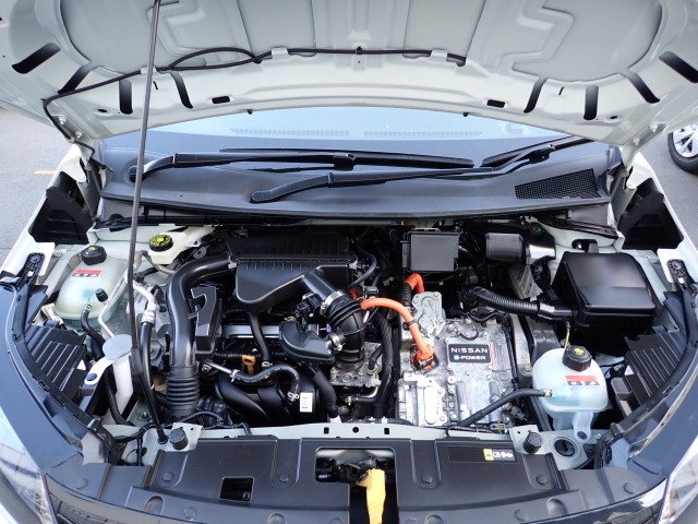 �G���W�����[�������ꂢ�ł���B�@�֋@�\�n���ǍD�ł��B�[�ԑO�ɓ_���������s���܂��B�G���W���I�C���E�I�C���t�B���^�[�E�G�A�R���t�B���^�[�E���C�p�[�S���͕K�������v���܂�