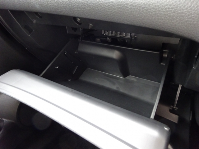 ����ȑO�ɂ͎Ԍ��ؓ��ꓙ���ވꎮ�����[�ł���O���[�u�{�b�N�X���������܂��B