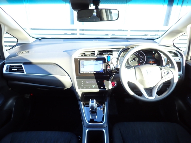 �C���p�l�摜�ɂȂ�܂��B�ԓ��͐��Ǝ҂ɂĎ����N���[�j���O�{�H�ς݂Ȃ̂ŁA��ϐ����ł��B