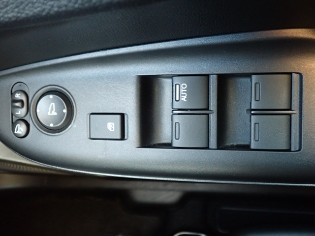 �d���i�[���h�A�~���[�E�p���[�E�B���h�E�������Ă��܂��B