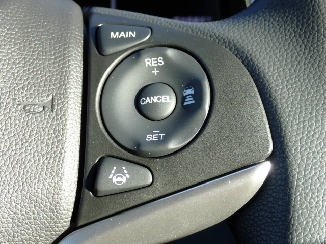 �y�N���[�Y�R���g���[���z�������H�ł̒��������s���y�Ɂ�A�N�Z���y�_���𓥂܂��Ɏԑ������ɕۂ��Ƃ��\�ł��B�O���̎ԗ������m���ĎԊԂ�ۂ悤�ɑ��x���߂��Ă���܂��I�I