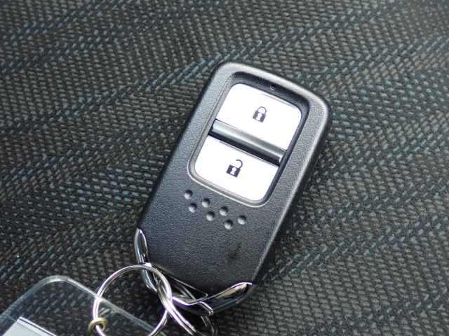 �X�}�[�g�L�[�����I�L�[���|�P�b�g��o�b�O�ɓ��ꂽ�܂܁A�h�A���b�N�̊J���E�{���E�G���W���n�����\�ł��B