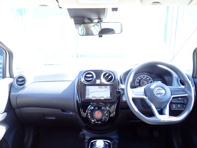 �C���p�l�摜�ɂȂ�܂��B�ԓ��͐��Ǝ҂ɂĎ����N���[�j���O�{�H�ς݂Ȃ̂ŁA��ϐ����ł��B