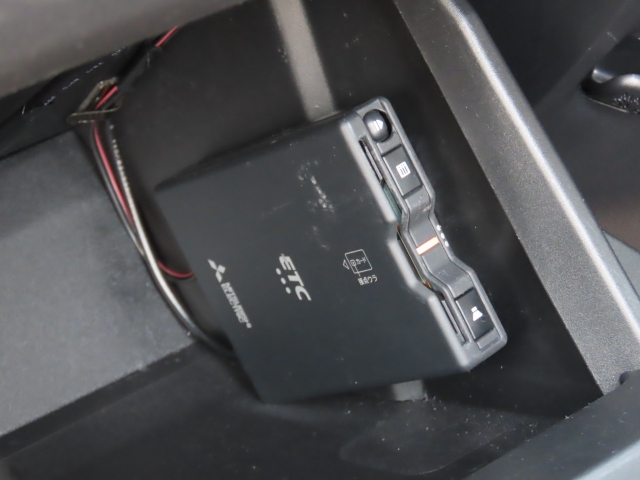 ＥＴＣも装備していますよ！ＥＴＣ車載機を利用すると高速料金が割引に！！サイフにも優しい装備ですね♪