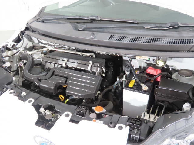 エンジンルームもきれいですよ。機関機構系も良好です。納車前に点検整備も行います。エンジンオイル・オイルフィルター・エアコンフィルター・ワイパーゴムは必ず交換致します（エアコンフィルターは、装着車のみ）