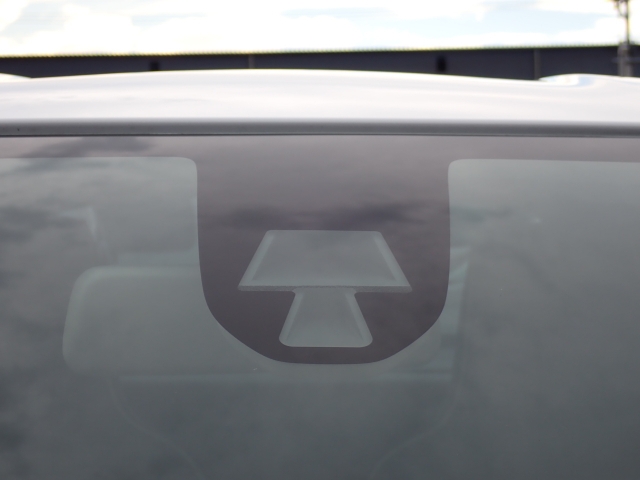 �t�����g�J�����őO���̎ԗ�����s�ғ������m�B�Փ˂������Ȏ��͏Փˉ���y���u���[�L���쓮�A�Փˉ�����T�|�[�g�B