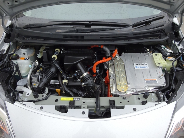 �G���W�����[�������ꂢ�ł���B�@�֋@�\�n���ǍD�ł��B�[�ԑO�ɓ_���������s���܂��B�G���W���I�C���E�I�C���t�B���^�[�E�G�A�R���t�B���^�[�E���C�p�[�S���͕K�������v���܂��B