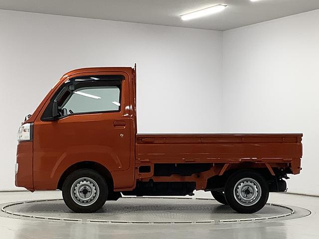 【キレイなおクルマがお待ちしております】兵庫ダイハツでは店舗入庫前に当社再生工場にてクリーニング!店舗でも定期的に洗車♪品質には自信があります!お気軽にご来店下さい。