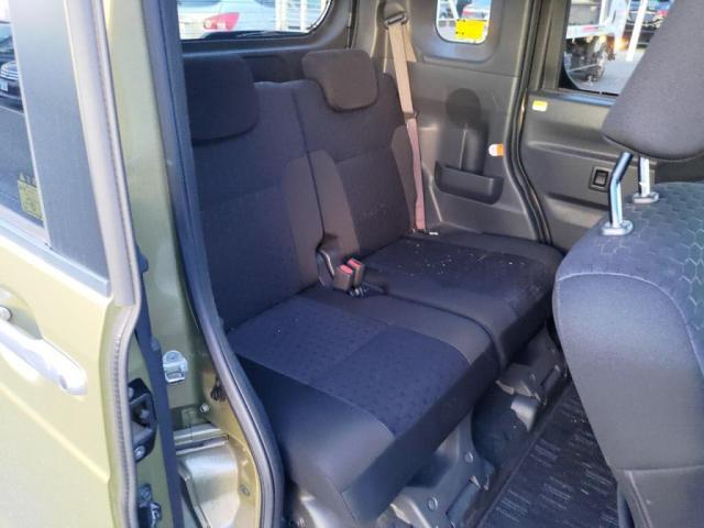 セカンドシートの足元も広々！