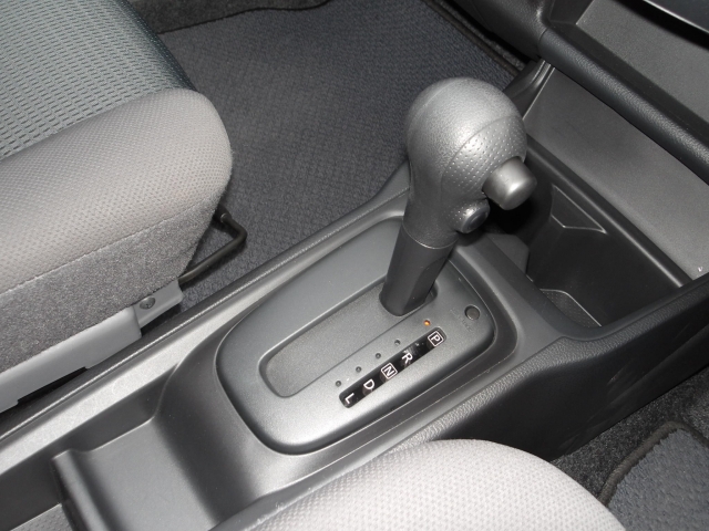 �y�N���[�j���O�ς݁I�z�I���b�N�X�̒��ÎԂ͓W���O�ɓ��O���̃N���[�j���O�����{���Ă��܂��B�[�ԑO�ɂ̓G�A�R���t�B���^�[�̌������s���܂��i�������ԂɌ���j