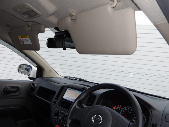 �y�N���[�j���O�ς݁I�z�I���b�N�X�̒��ÎԂ͓W���O�ɓ��O���̃N���[�j���O�����{���Ă��܂��B�[�ԑO�ɂ̓G�A�R���t�B���^�[�̌������s���܂��i�������ԂɌ���j