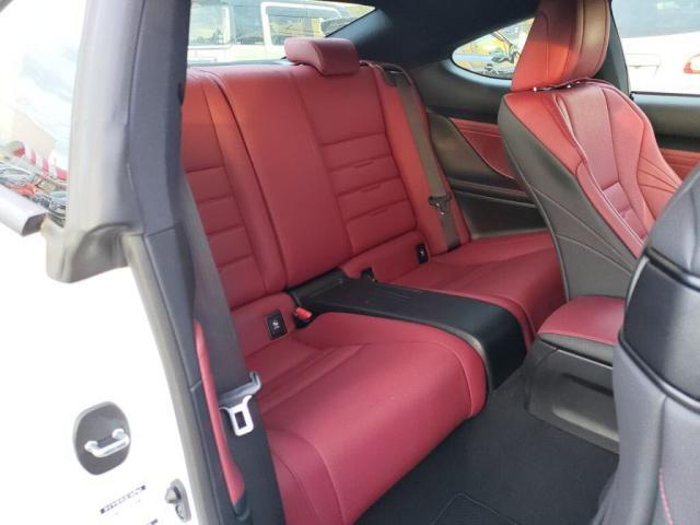 後部座席もゆったり空間！