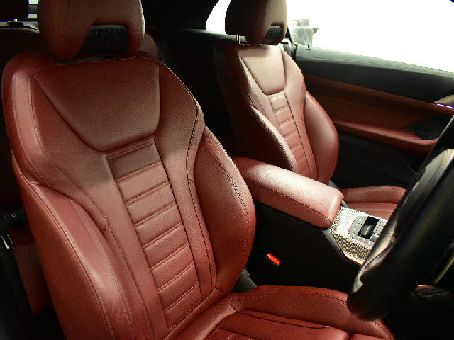 都内最大級の大型展示場！更にガレージ完備！専門店だからできる幅広いラインナップ！ご希望の車種がない場合もお気軽にお申し付け下さい。当社ネットワークでご希望の車両を探して参ります。