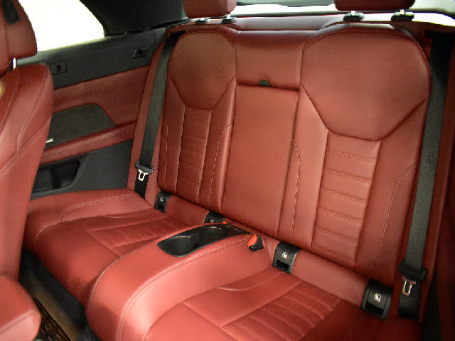 全車店頭にて展示中！お越し頂ければ現車確認が可能です。お気軽にお越しくださいませ。専門スタッフが細かくご説明させて頂きますので輸入車にご不安がある方でも安心です。