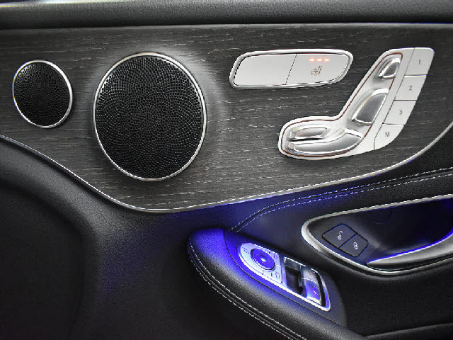 県内最大級の大型展示場！更にガレージ完備！専門店だからできる幅広いラインナップ！ご希望の車種がない場合もお気軽にお申し付け下さい。当社ネットワークでご希望の車両を探して参ります。