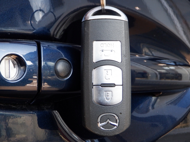 �L�[���|�P�b�g�ɓ��ꂽ�܂܂ł��G���W��ON/OFF�A�h�A�{��/�J���\���֗��ȃX�}�[�g�L�[