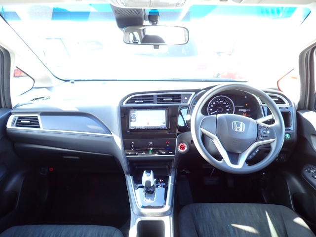 �C���p�l�摜�ɂȂ�܂��B�ԓ��͐��Ǝ҂ɂĎ����N���[�j���O�{�H�ς݂Ȃ̂ŁA��ϐ����ł��B