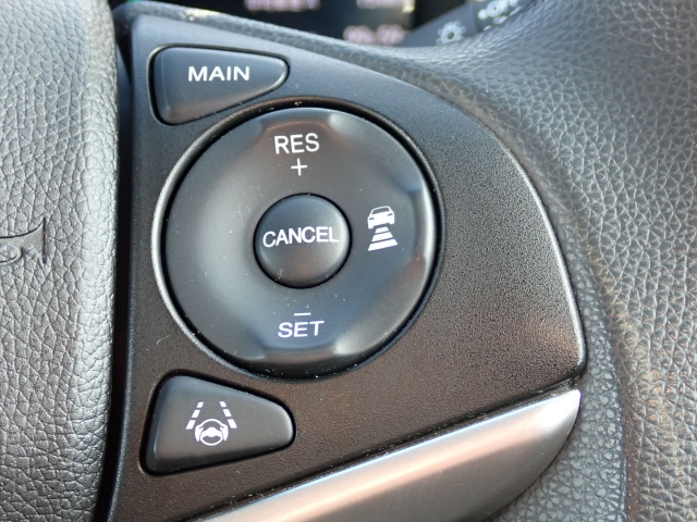 �y�N���[�Y�R���g���[���z�������H�ł̒��������s���y�Ɂ�A�N�Z���y�_���𓥂܂��Ɏԑ������ɕۂ��Ƃ��\�ł��B�O���̎ԗ������m���ĎԊԂ�ۂ悤�ɑ��x���߂��Ă���܂��I�I