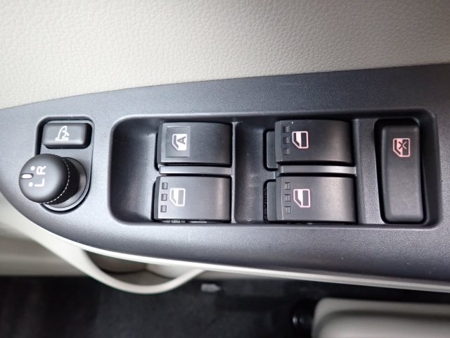 �d���i�[���h�A�~���[�E�p���[�E�B���h�E�������Ă��܂��B