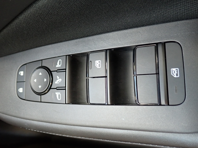 �d���i�[���h�A�~���[�E�p���[�E�B���h�E�������Ă��܂��B