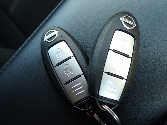 �X�}�[�g�L�[�����I�L�[���|�P�b�g��o�b�O�ɓ��ꂽ�܂܁A�h�A���b�N�̊J���E�{���E�G���W���n�����\�ł��B