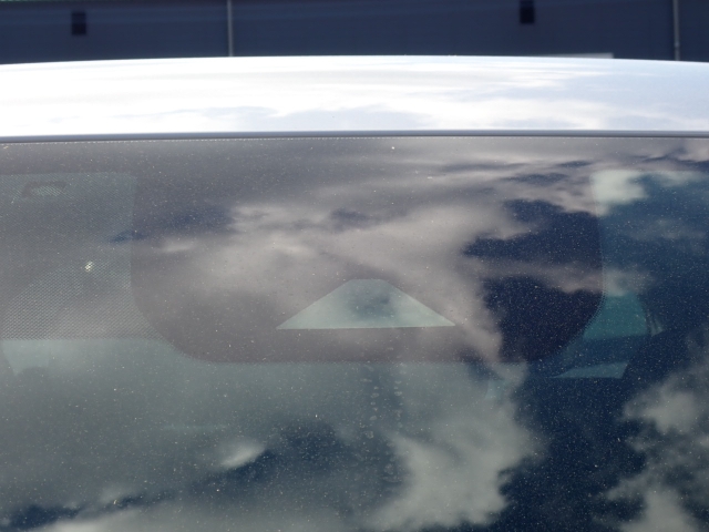 �t�����g�J�����őO���̎ԗ�����s�ғ������m�B�Փ˂������Ȏ��͏Փˉ���y���u���[�L���쓮�A�Փˉ�����T�|�[�g�B