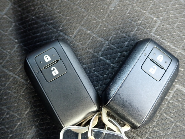 �X�}�[�g�L�[�����I�L�[���|�P�b�g��o�b�O�ɓ��ꂽ�܂܁A�h�A���b�N�̊J���E�{���E�G���W���n�����\�ł��B