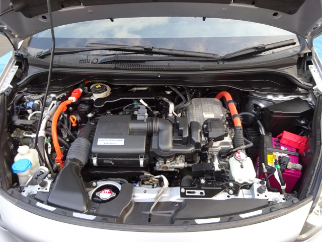 �G���W�����[�������ꂢ�ł���B�@�֋@�\�n���ǍD�ł��B�[�ԑO�ɓ_���������s���܂��B�G���W���I�C���E�I�C���t�B���^�[�E�G�A�R���t�B���^�[�E���C�p�[�S���͕K�������v���܂�