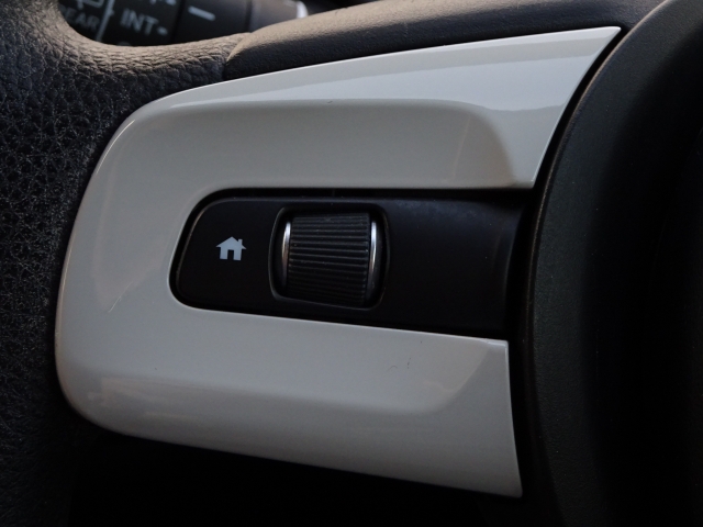 �X�e�A�����O�X�C�b�`�ł���