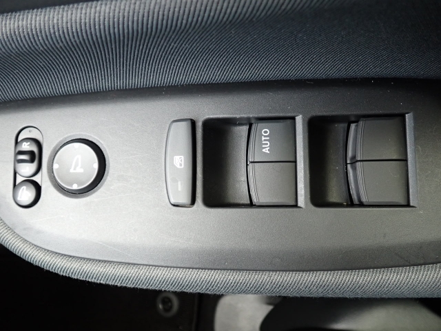 �d���i�[���h�A�~���[�E�p���[�E�B���h�E�������Ă��܂��B