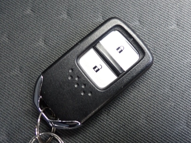 �X�}�[�g�L�[�����I�L�[���|�P�b�g��o�b�O�ɓ��ꂽ�܂܁A�h�A���b�N�̊J���E�{���E�G���W���n�����\�ł��B