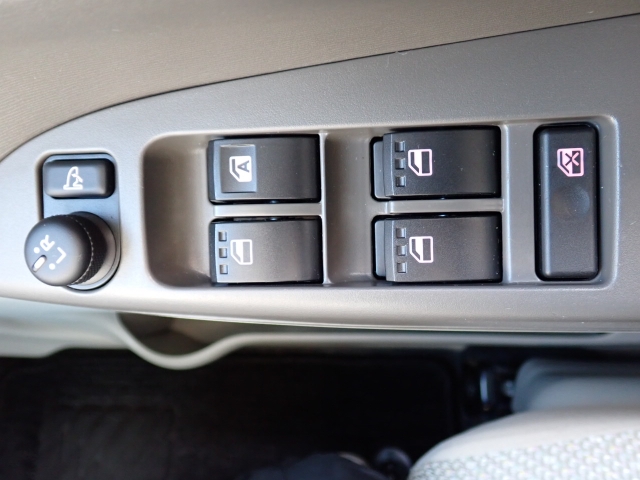 �d���i�[���h�A�~���[�E�p���[�E�B���h�E�������Ă��܂��B